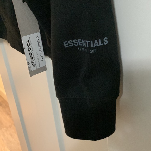 Fear of God Essentials Black Crewneck - Picture 4 of 10